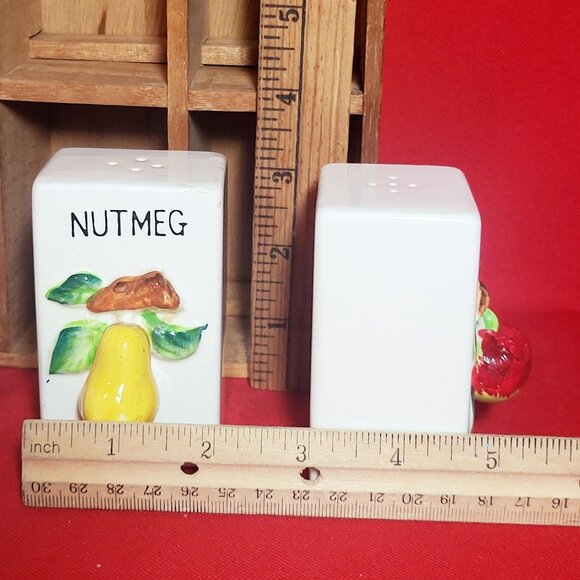 Vintage Wood Spice Rack Ceramic 3 D Fruit Spice Shakers - Picture 9 of 13